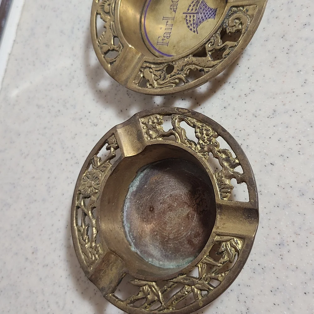 Set of 4 ashtrays for sale